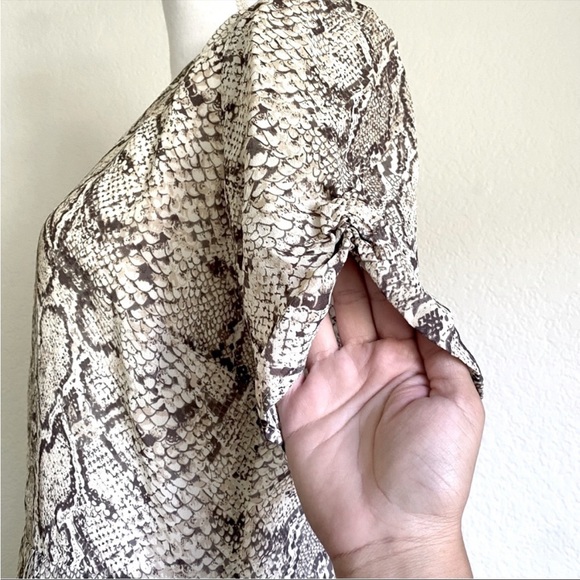 Reformation Short Sleeve Dress - Picture 4 of 10